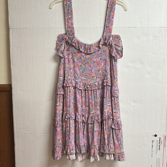 Olivaceous Tiered Dress W/Blue Background W/Flowers Size Junior Medium - Picture 7 of 11